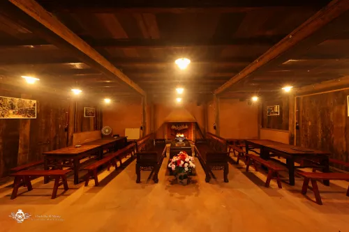 living-room-dinh-da-hmong-karstelryrock-1