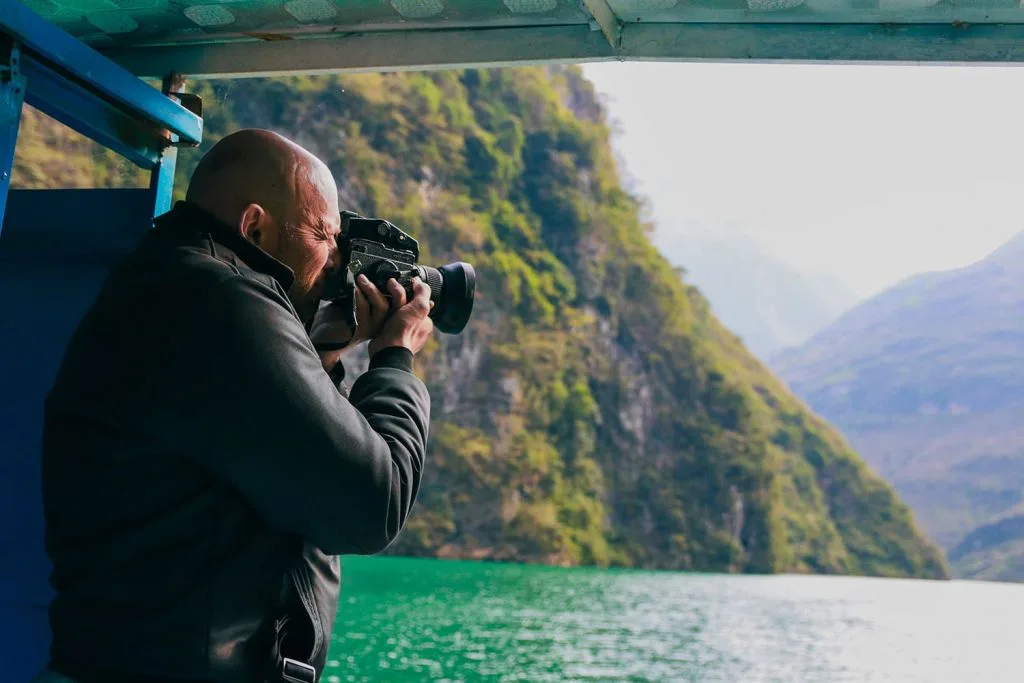 Khách đi thuyền sông Nho Quế - Se Be khách nhà Chúng Pủa